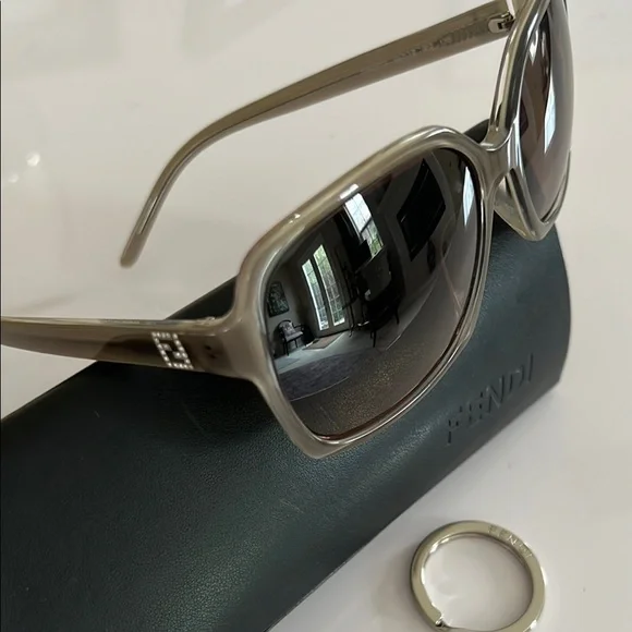 Fendi Gray Sunglasses Modern Design Fendi Sky Metal Gray | Fendi main image 3